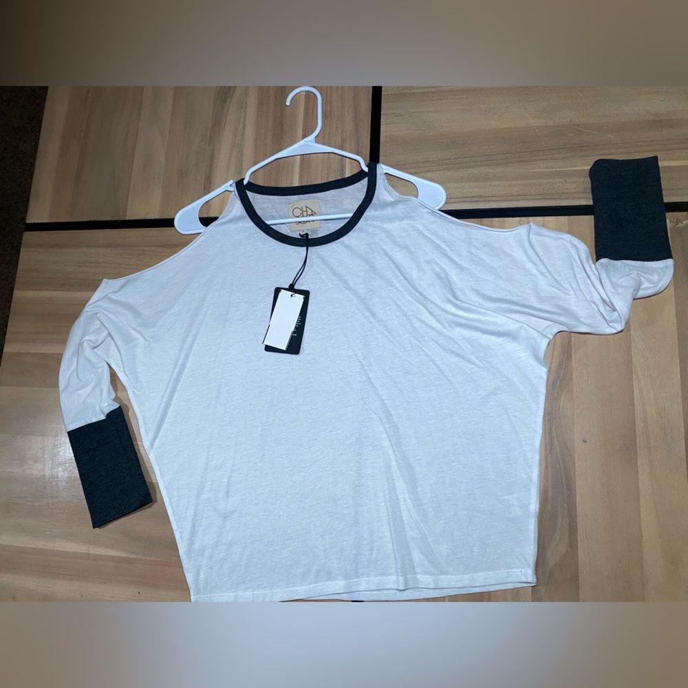 Cold shoulder new with tags‎ blouse